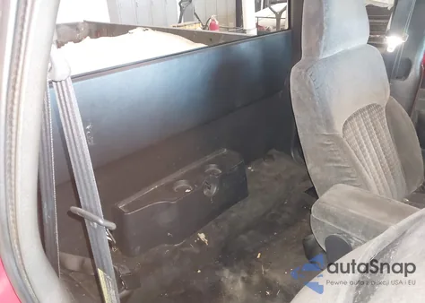 2002 Chevrolet S-10 Ls z USA, uszkodzony, nr VIN 1GCCS19W928102664